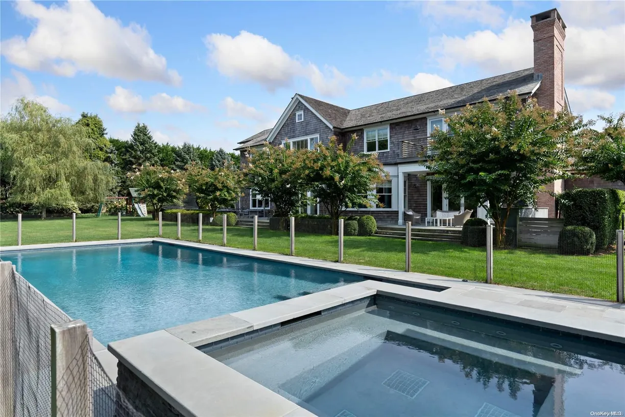 The Hamptons Real Estate | View 36 Chase Ct | Listing