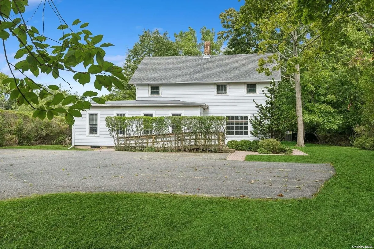 The Hamptons Real Estate | View 235 Hampton Road | 2 Baths