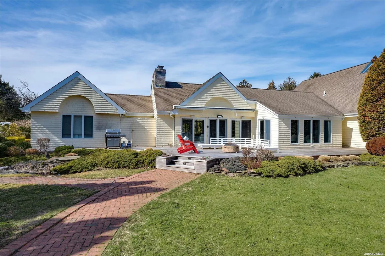 The Hamptons Real Estate | View 16 Laila Lane | 4 Beds, 4 Baths