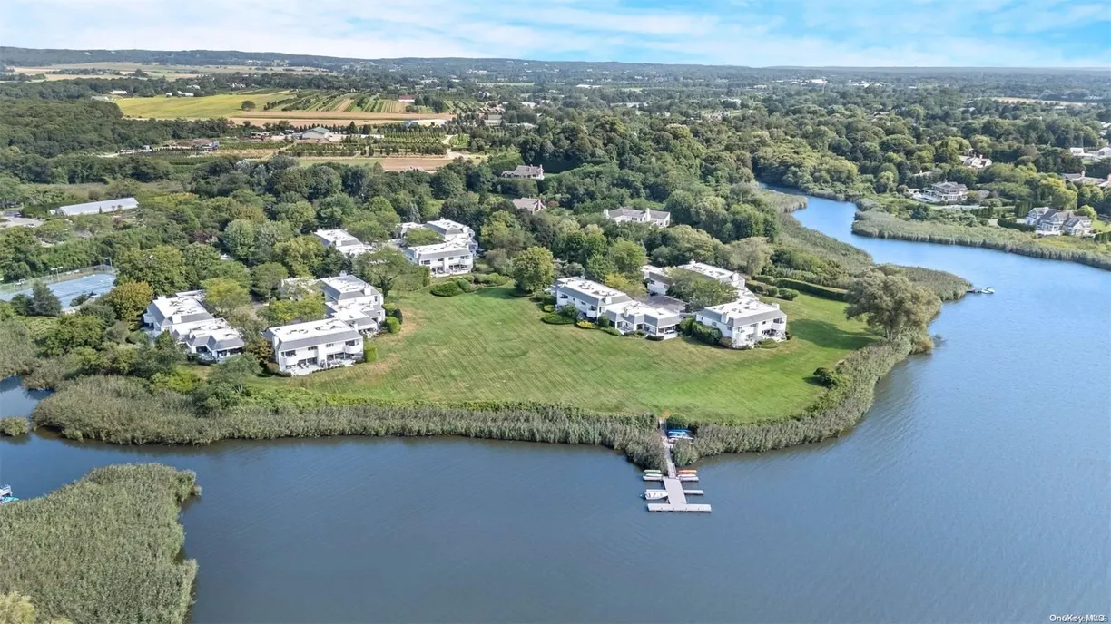 The Hamptons Real Estate | View 3 Reed Pond Court, 3 | 3 Beds, 4 Baths