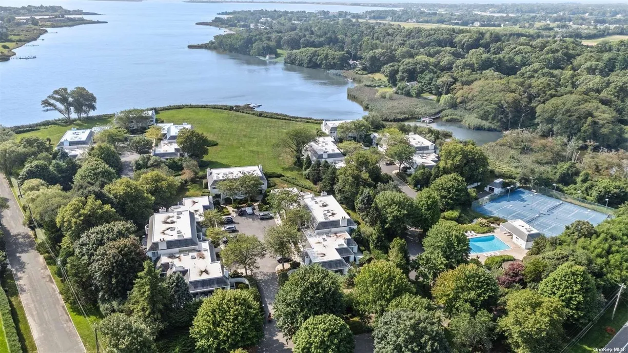 The Hamptons Real Estate | View 3 Reed Pond Court, 3 | Listing