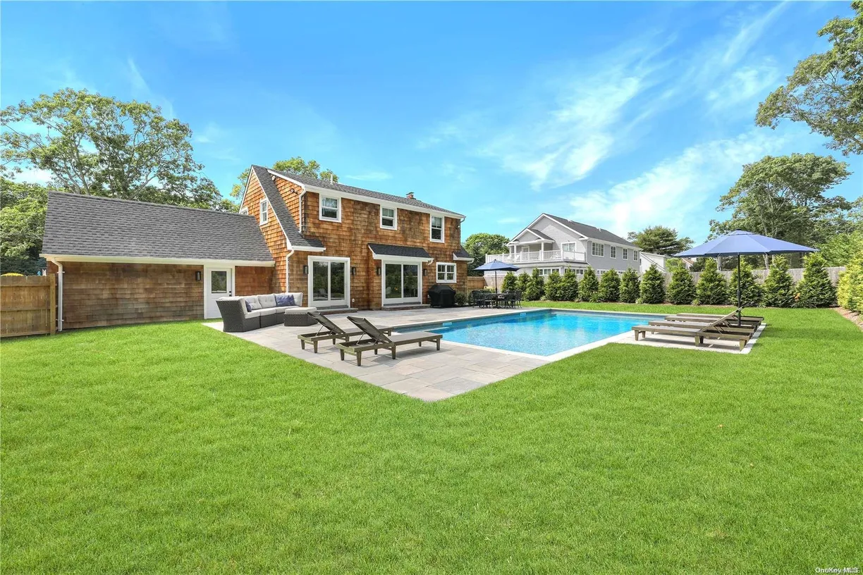 The Hamptons Real Estate | View 16 Pin Oak Lane | 4 Beds, 3 Baths