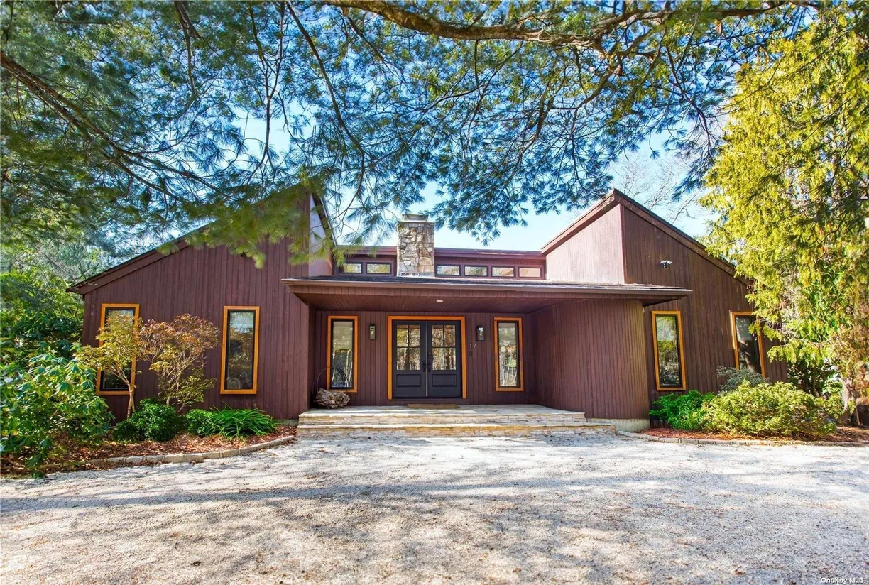 The Hamptons Real Estate | View 17 N Quarter Road | Listing
