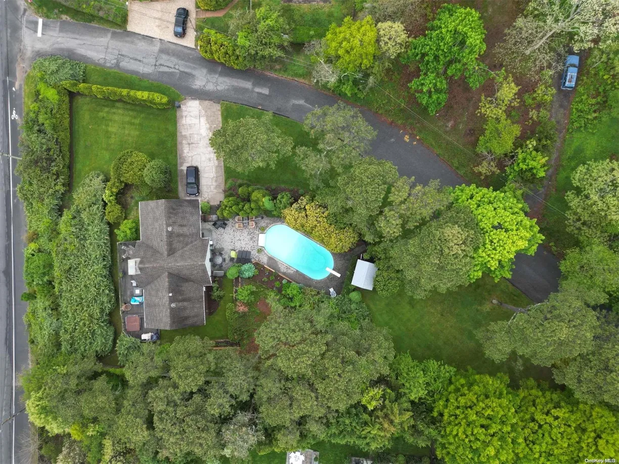 The Hamptons Real Estate | View 2 W Hillover Road | 5 Beds, 3 Baths