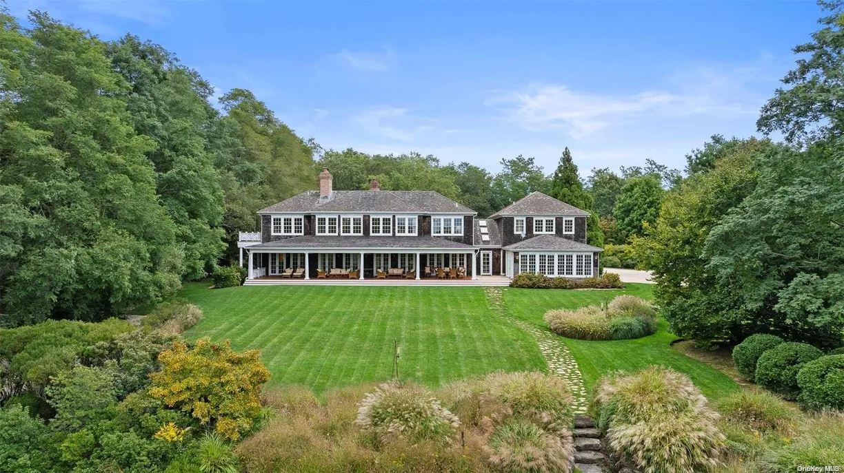 The Hamptons Real Estate | View 5 Casey Lane | 7 Beds, 6 Baths