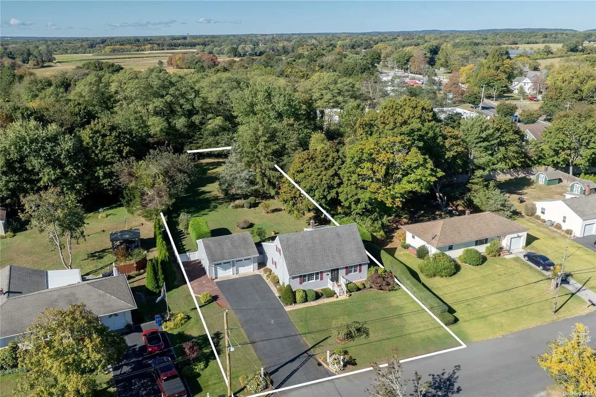 The Hamptons Real Estate | View 17 Circle Drive | Listing