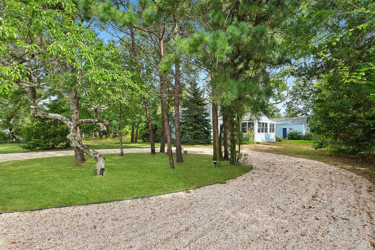 The Hamptons Real Estate | View  | Listing