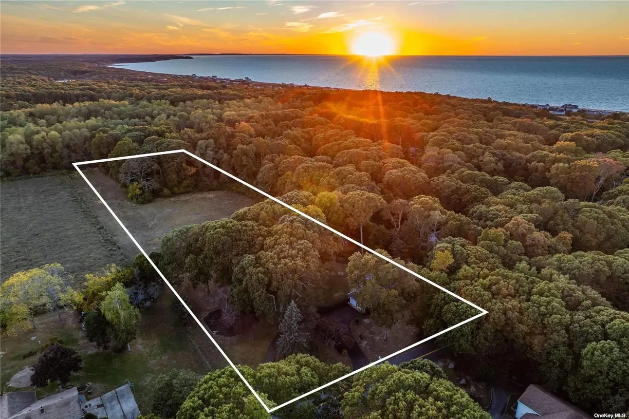 The Hamptons Real Estate | View 6005 Hortons Lane | 4 Beds, 2 Baths