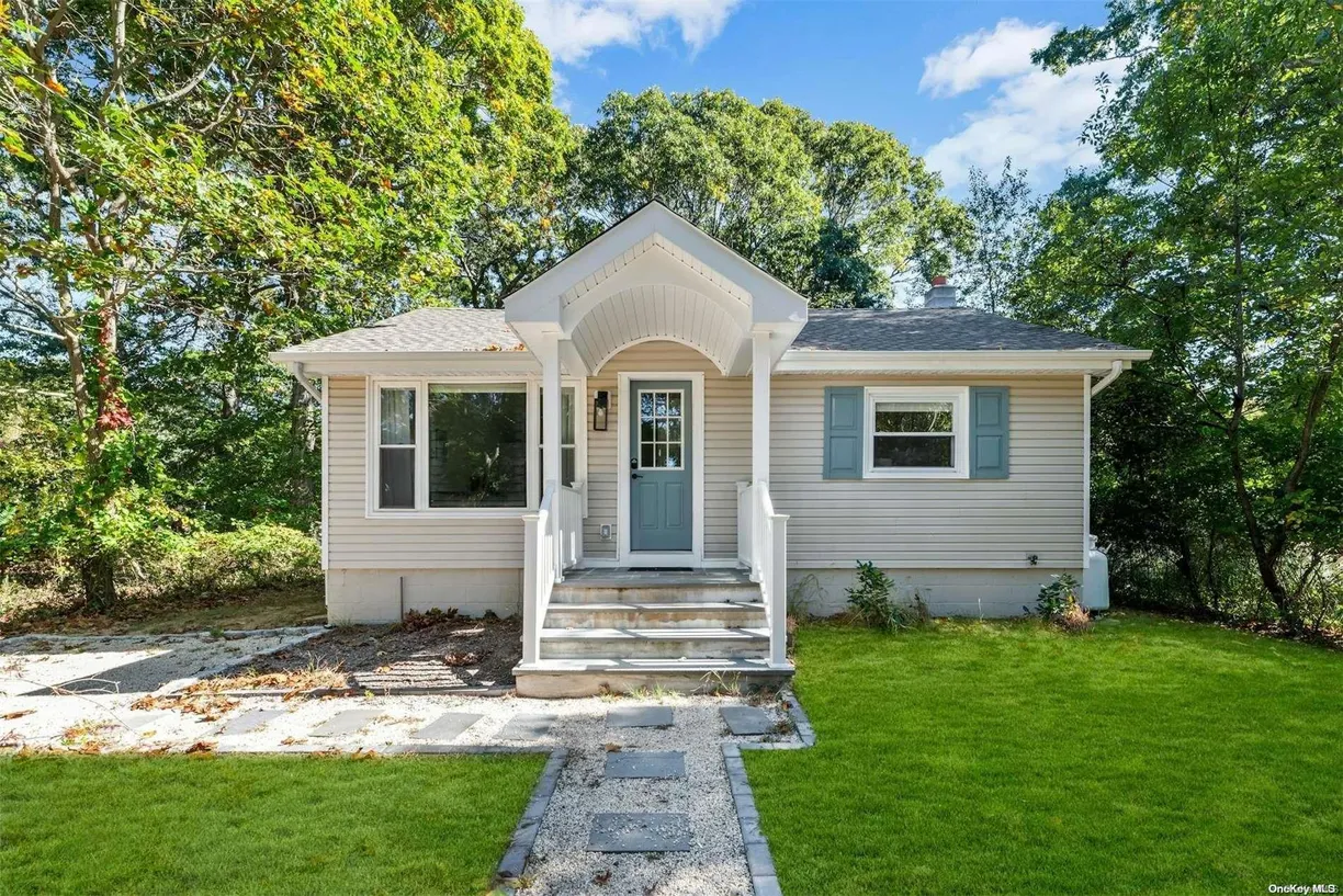 The Hamptons Real Estate | View 3670 Rocky Point Road | Listing