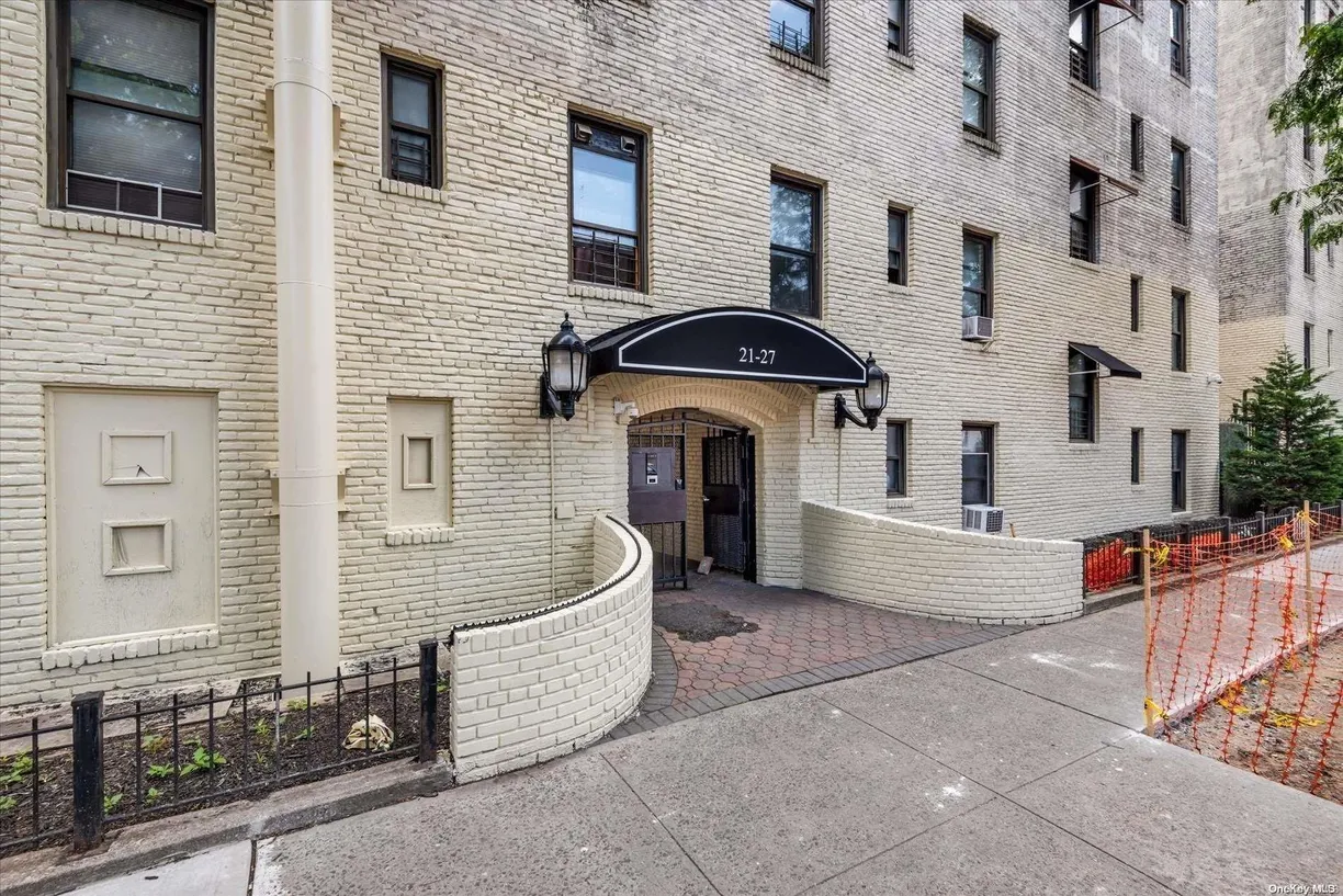 New York City Real Estate | View 21-27 33rd Street, 5B | 2 Beds, 1 Bath