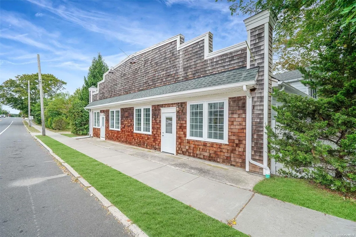 The Hamptons Real Estate | View 533 Montauk Highway | Listing