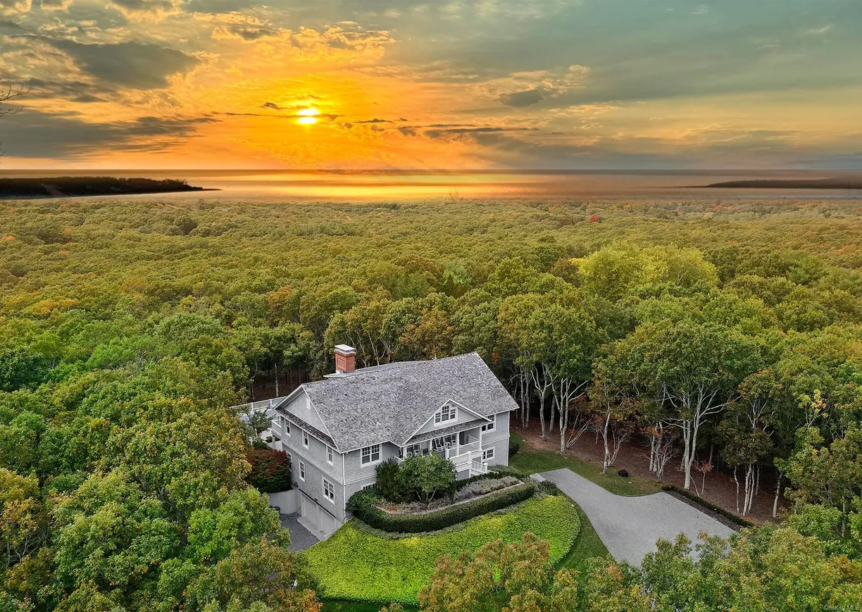 The Hamptons Real Estate | View 7 Fourteen Hills Court | 4 Beds, 4 Baths
