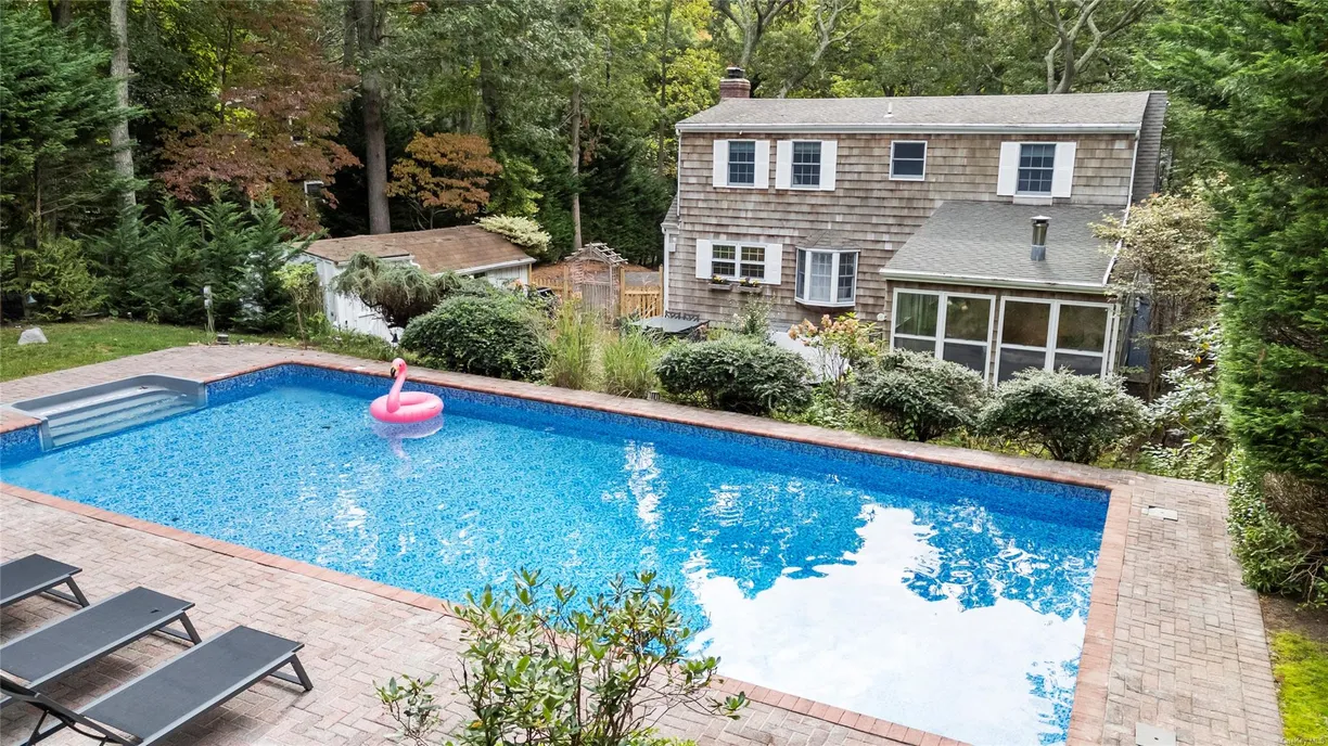 The Hamptons Real Estate | View 31 Widener Lane | 3 Beds, 2 Baths
