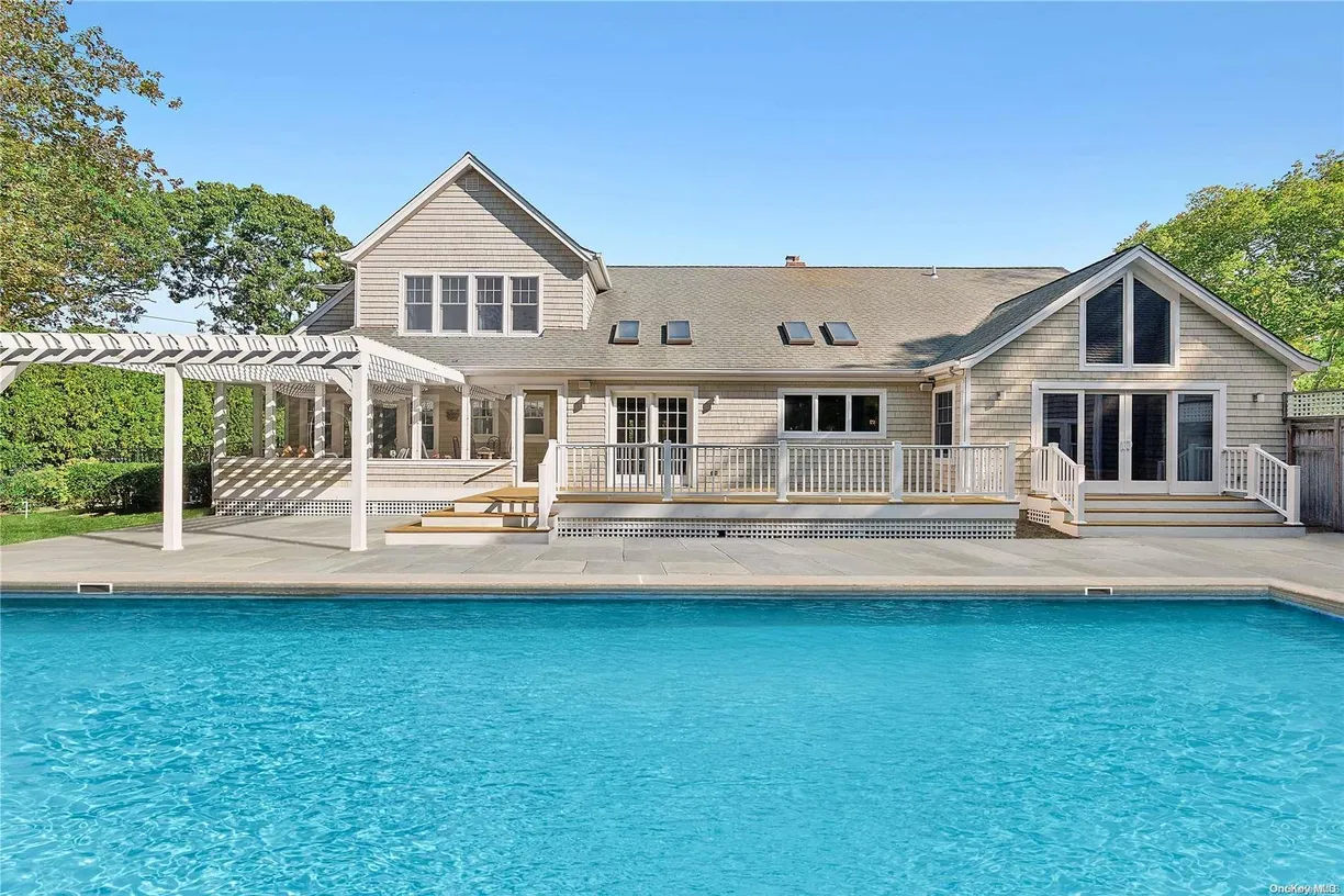 The Hamptons Real Estate | View 55 White Oak Lane | 4 Beds, 4 Baths