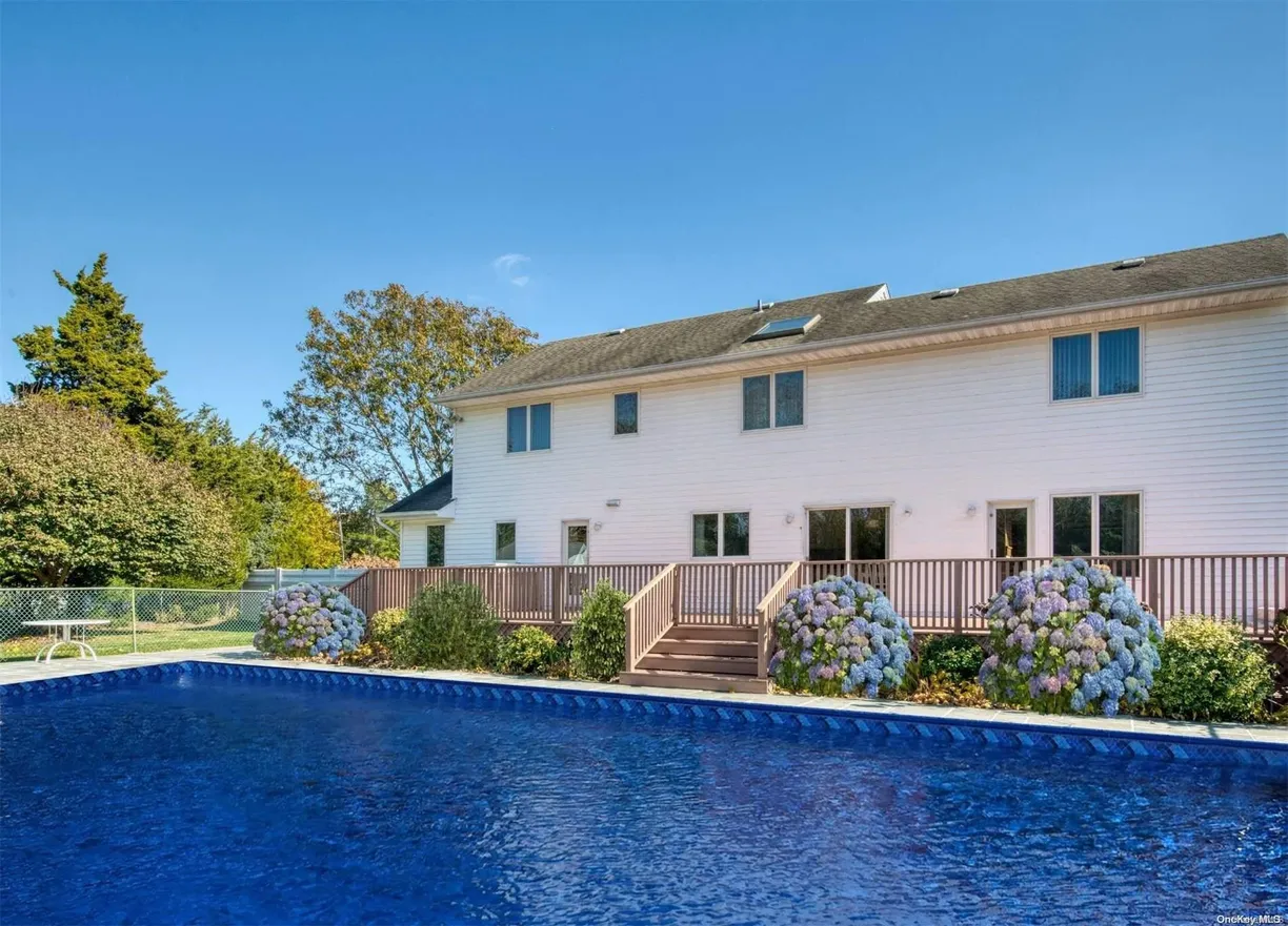 The Hamptons Real Estate | View 7 Sea Breeze Avenue | Listing