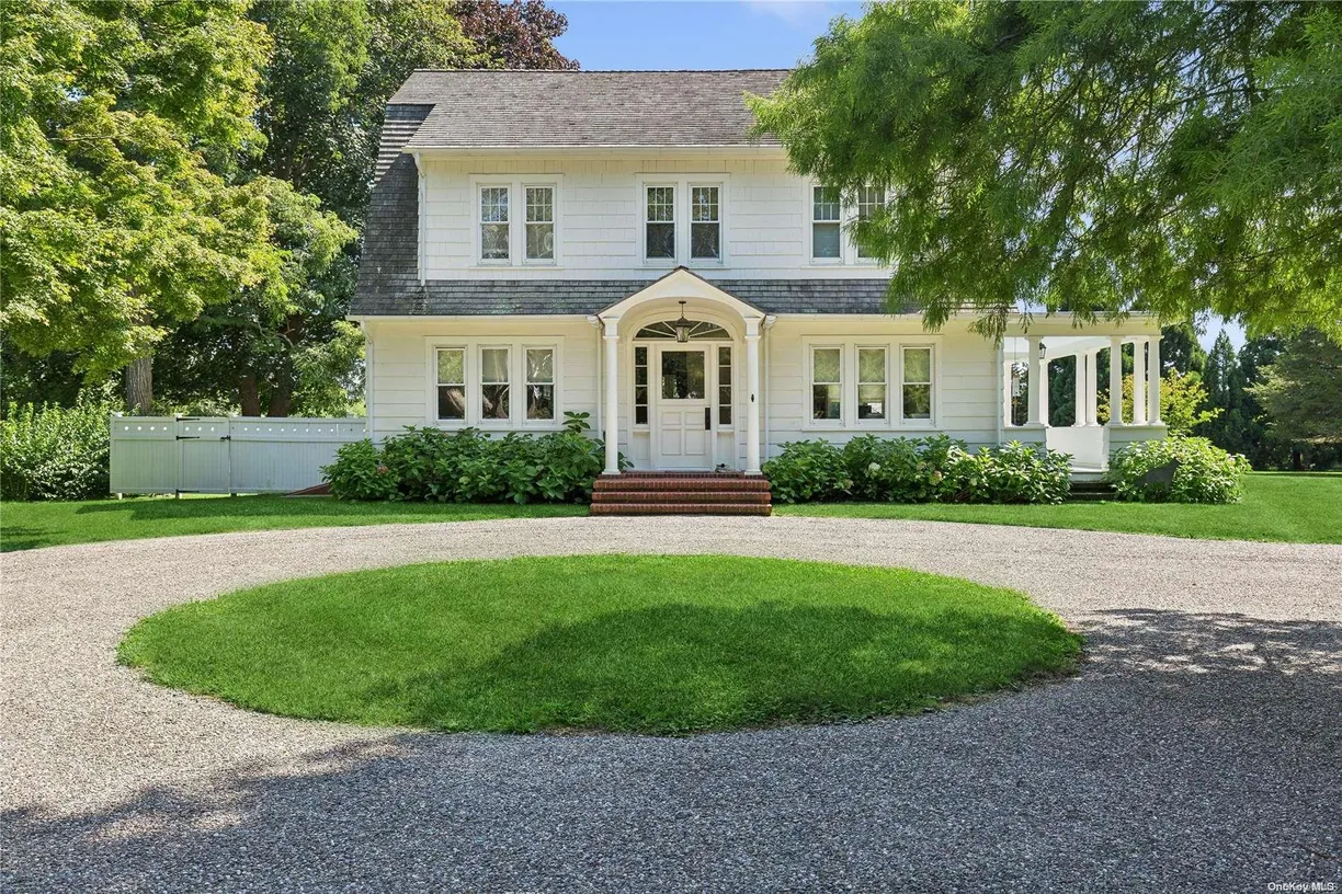 The Hamptons Real Estate | View 2803 Montauk Highway | 3 Beds, 2 Baths