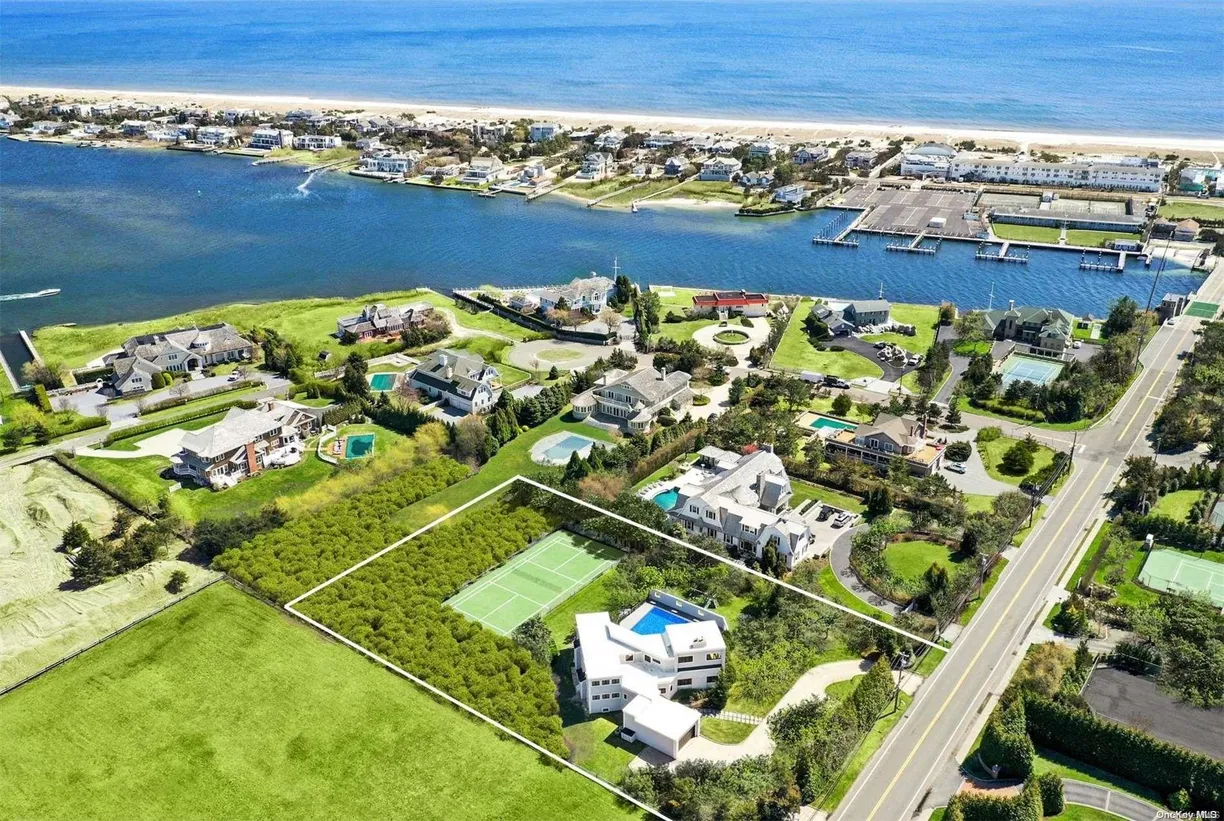 The Hamptons Real Estate | View 86 Jessup Lane | 6 Beds, 4 Baths