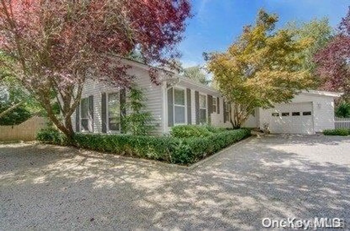 The Hamptons Real Estate | View 37 Halsey | 3 Beds, 2 Baths