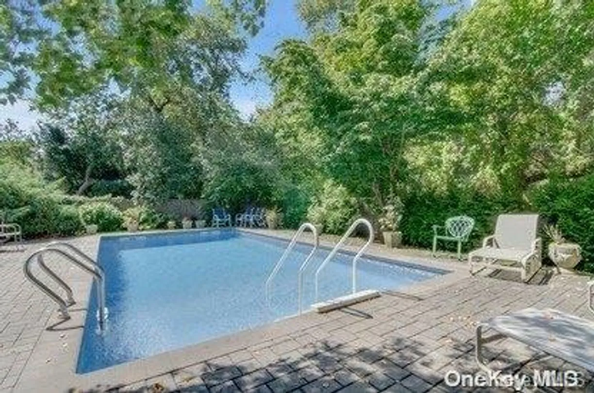 The Hamptons Real Estate | View 37 Halsey | Listing