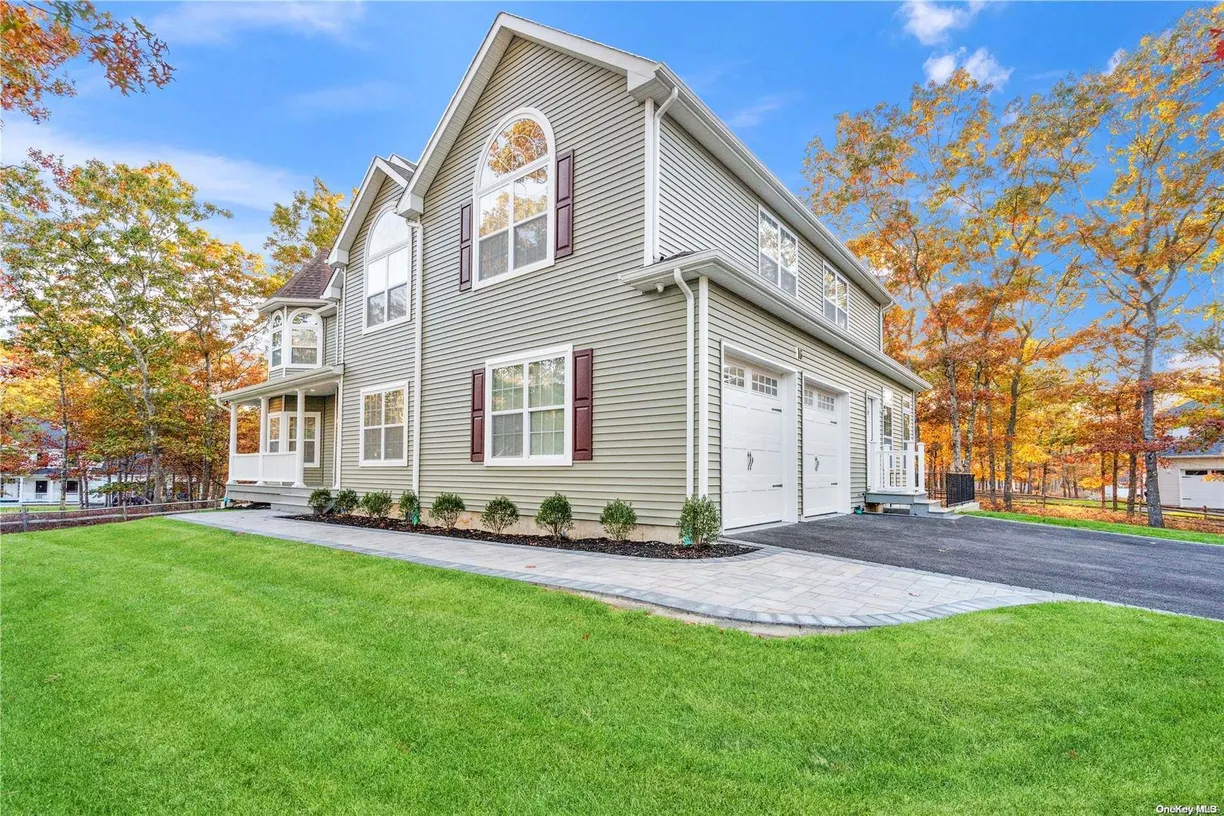 The Hamptons Real Estate | View 16 Gateway Court | Listing