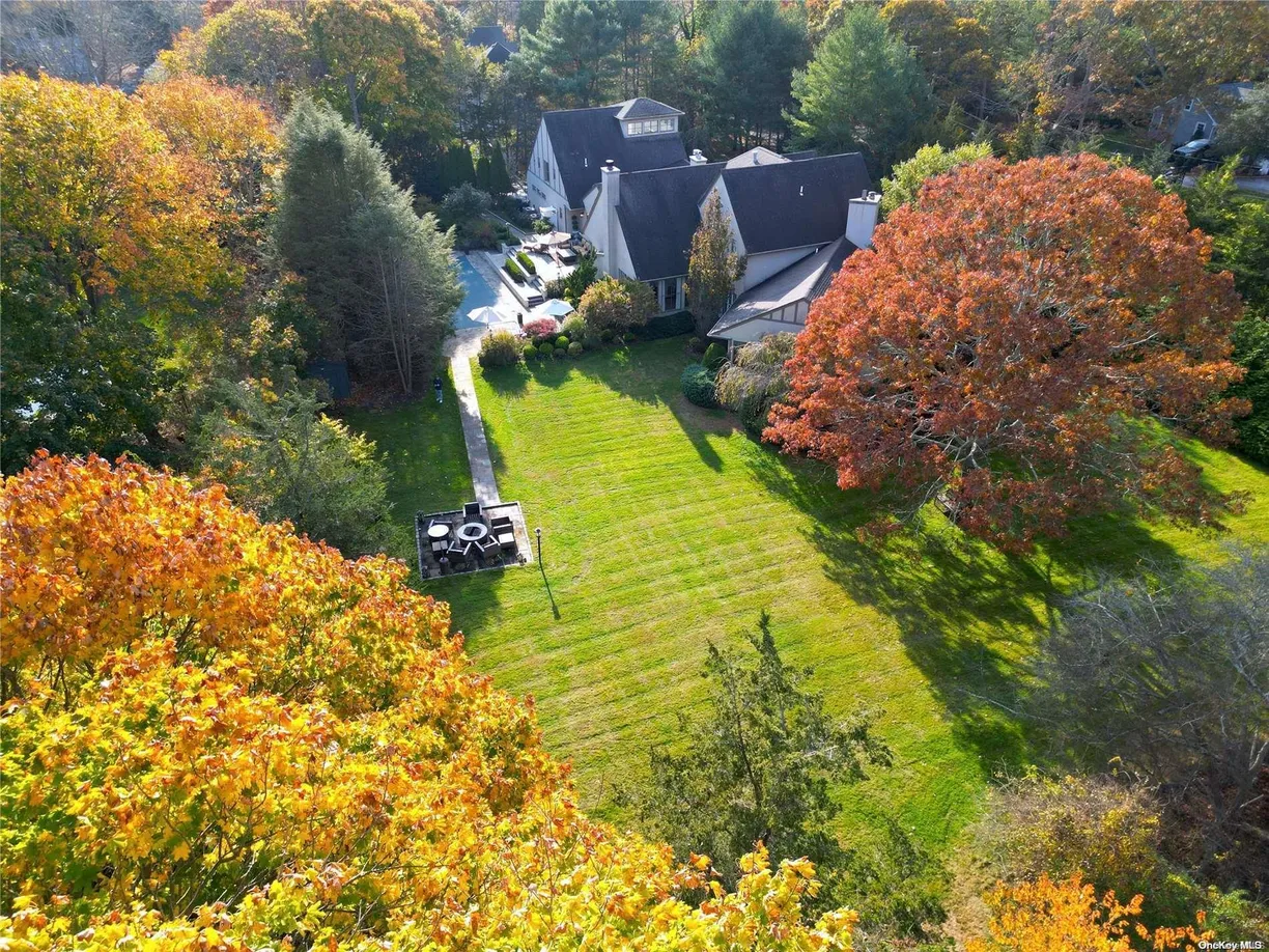 The Hamptons Real Estate | View 10 Cedar Lane | Listing