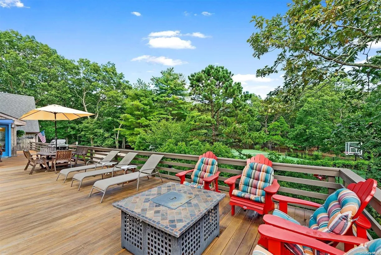 The Hamptons Real Estate | View 643 Stephen Hands Path | Listing