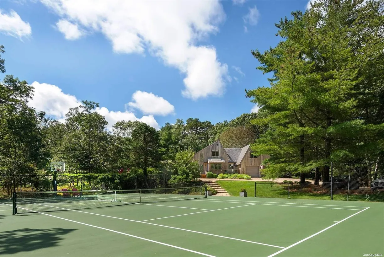 The Hamptons Real Estate | View 643 Stephen Hands Path | Listing