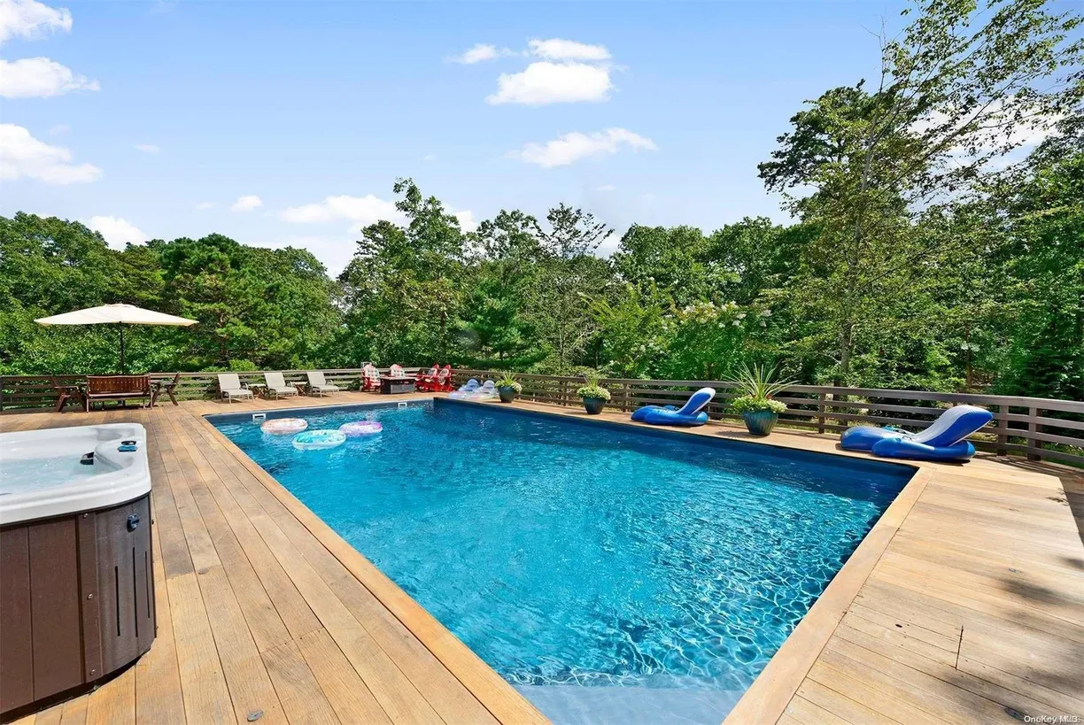 The Hamptons Real Estate | View 643 Stephen Hands Path | 4 Beds, 3 Baths