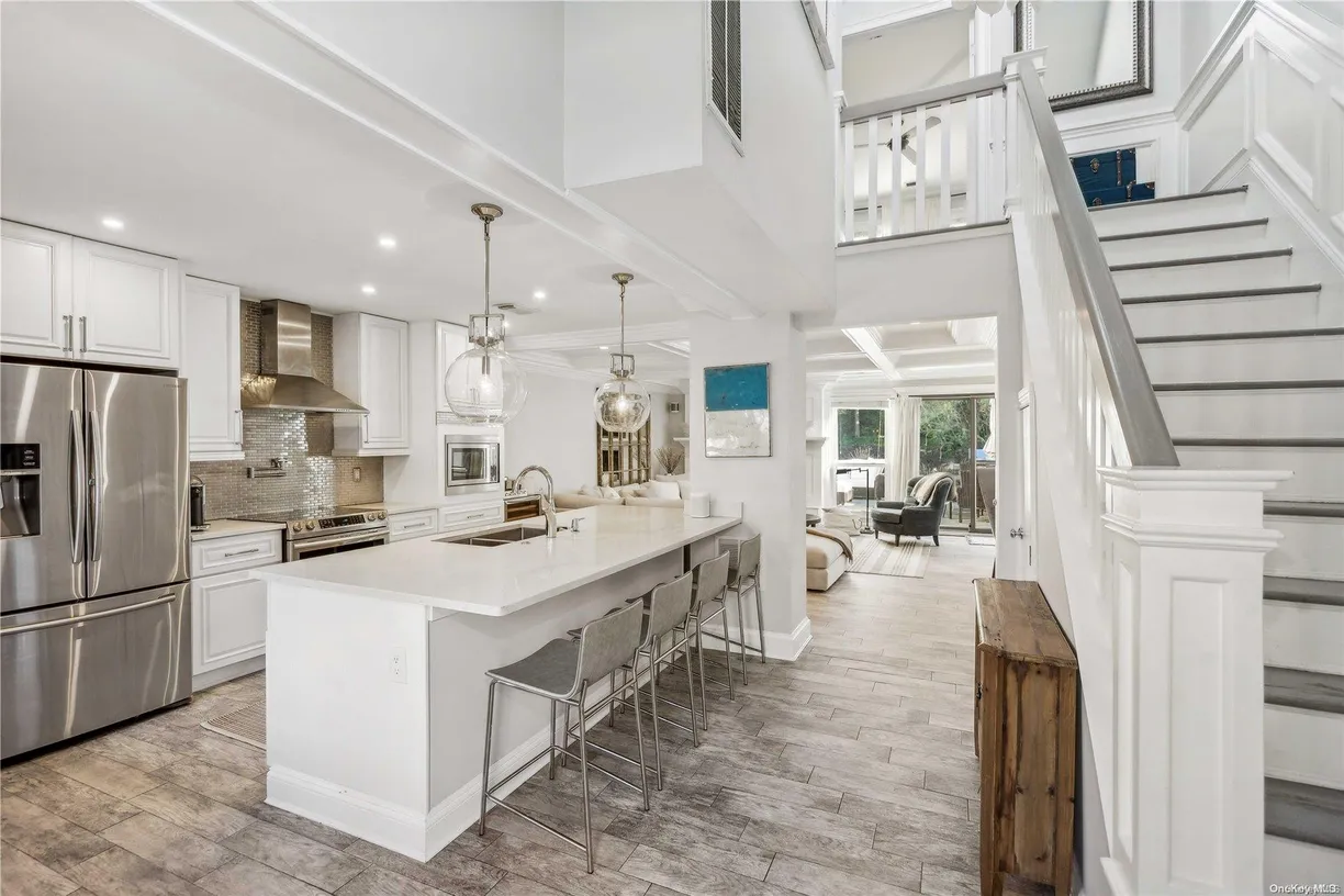 The Hamptons Real Estate | View 50 Hubbard Lane | 2 Beds, 2 Baths