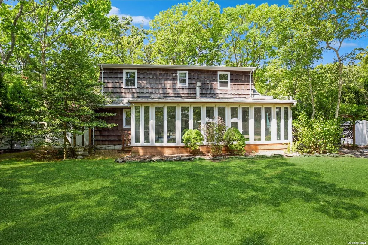 The Hamptons Real Estate | View 7 Washington Drive | Listing