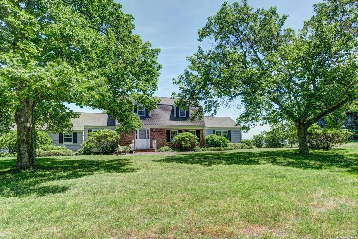 The Hamptons Real Estate | View 199 Old Harbor Road | Listing