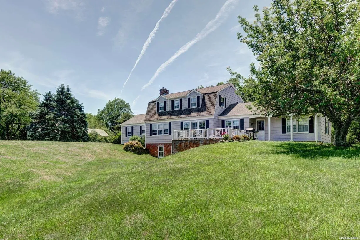 The Hamptons Real Estate | View 199 Old Harbor Road | Listing
