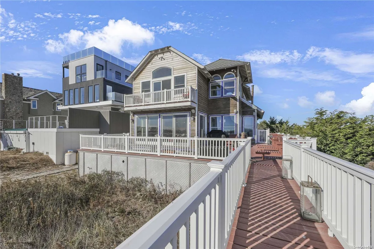 The Hamptons Real Estate | View 771 Dune Road | 5 Beds, 4 Baths