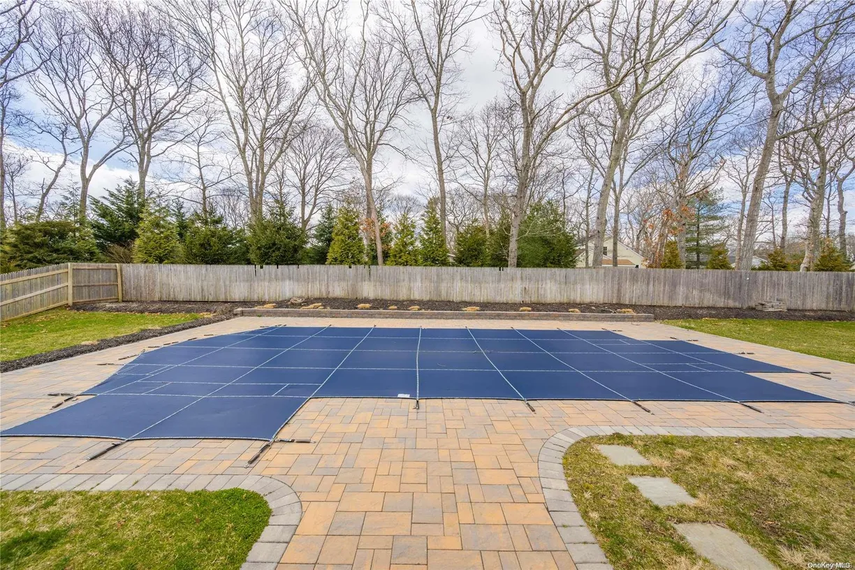 The Hamptons Real Estate | View 15 Pin Oak Lane | Listing
