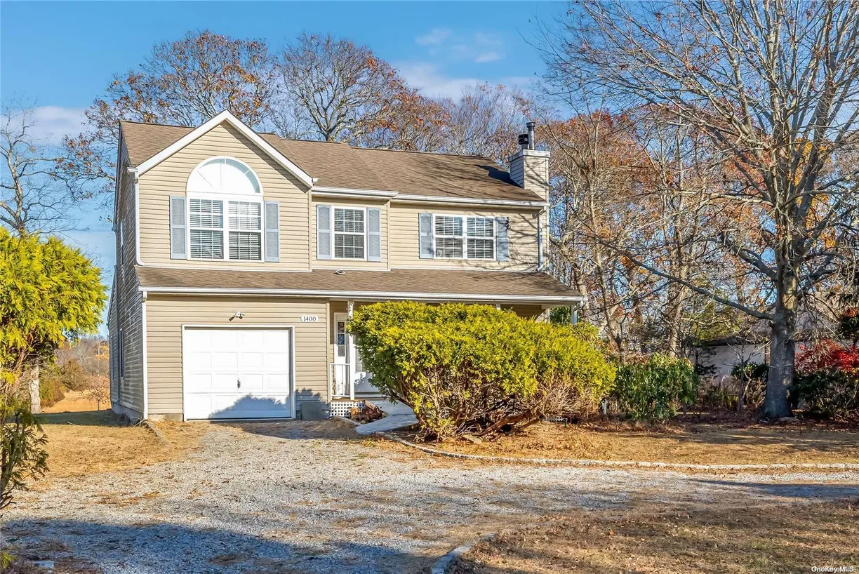 The Hamptons Real Estate | View 1400 Aldrich Lane | 4 Beds, 3 Baths