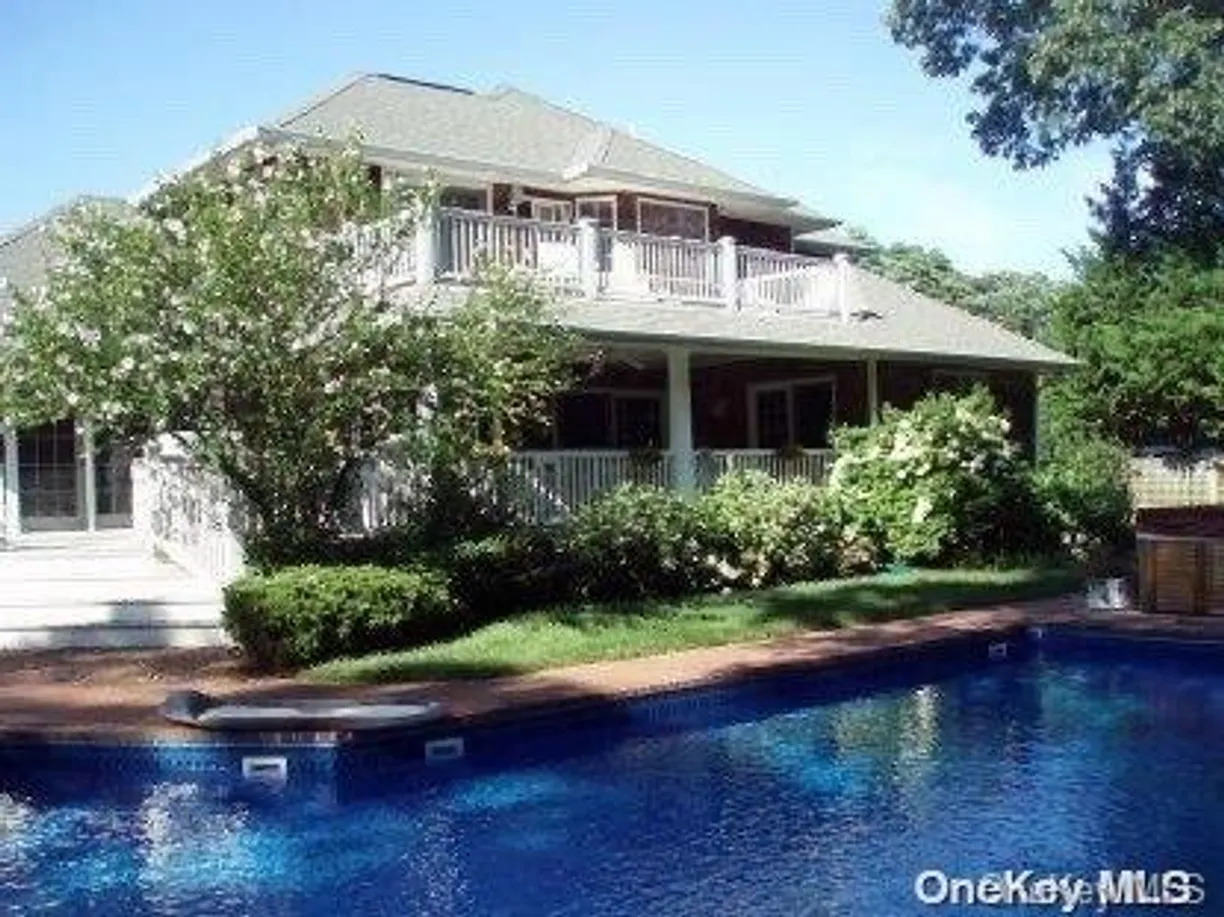 The Hamptons Real Estate | View 3 Pine Grove Court | 4 Beds, 3 Baths