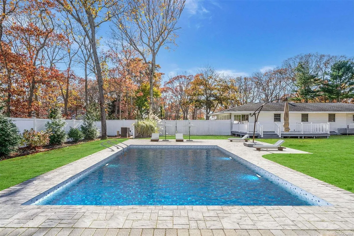 The Hamptons Real Estate | View 6 Rolling Hill Road | 3 Beds, 3 Baths