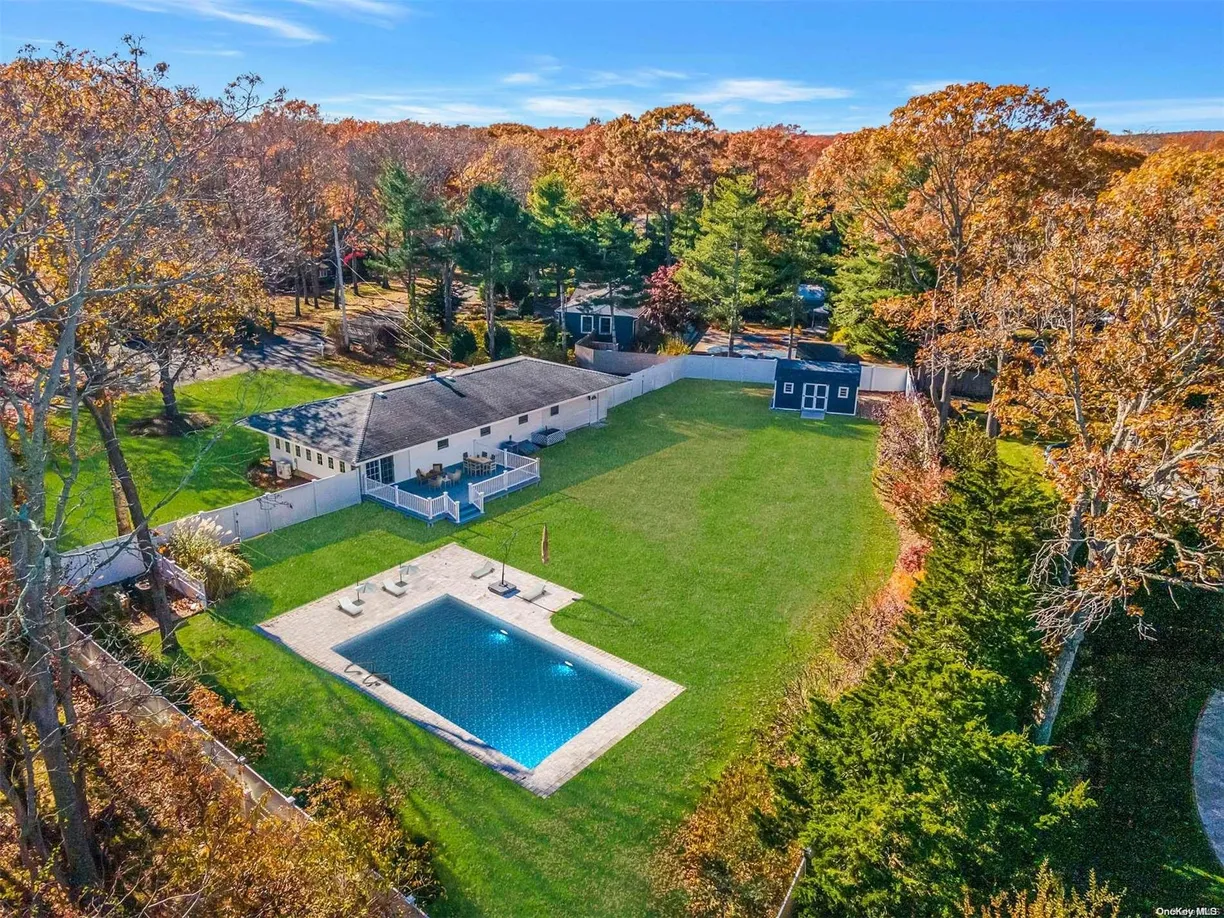 The Hamptons Real Estate | View 6 Rolling Hill Road | Listing