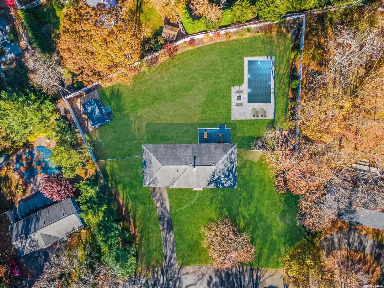 The Hamptons Real Estate | View 6 Rolling Hill Road | Listing