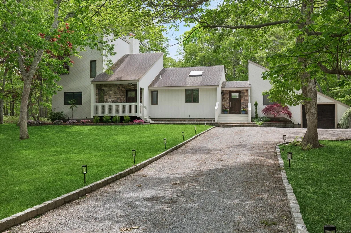 The Hamptons Real Estate | View 18 Quail Run | 4 Beds, 3 Baths