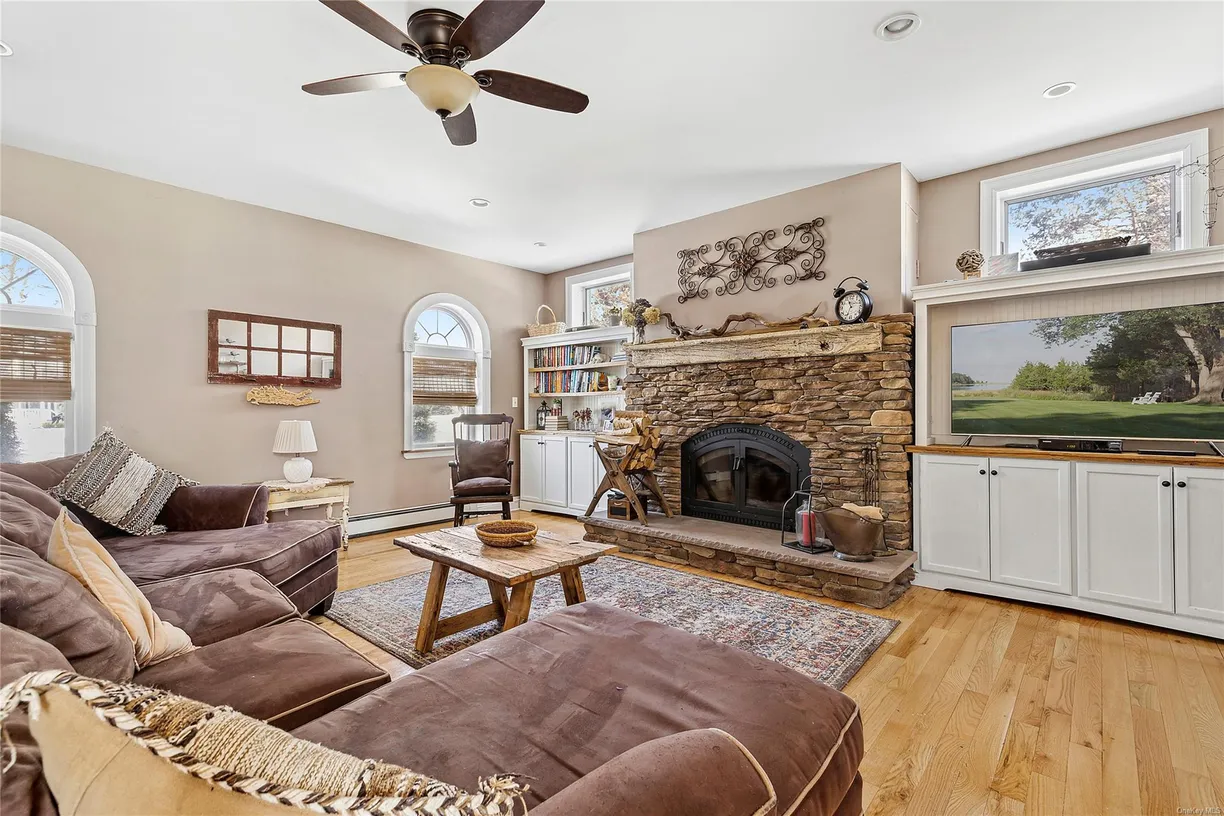 The Hamptons Real Estate | View 196 High Meadow Lane | Listing