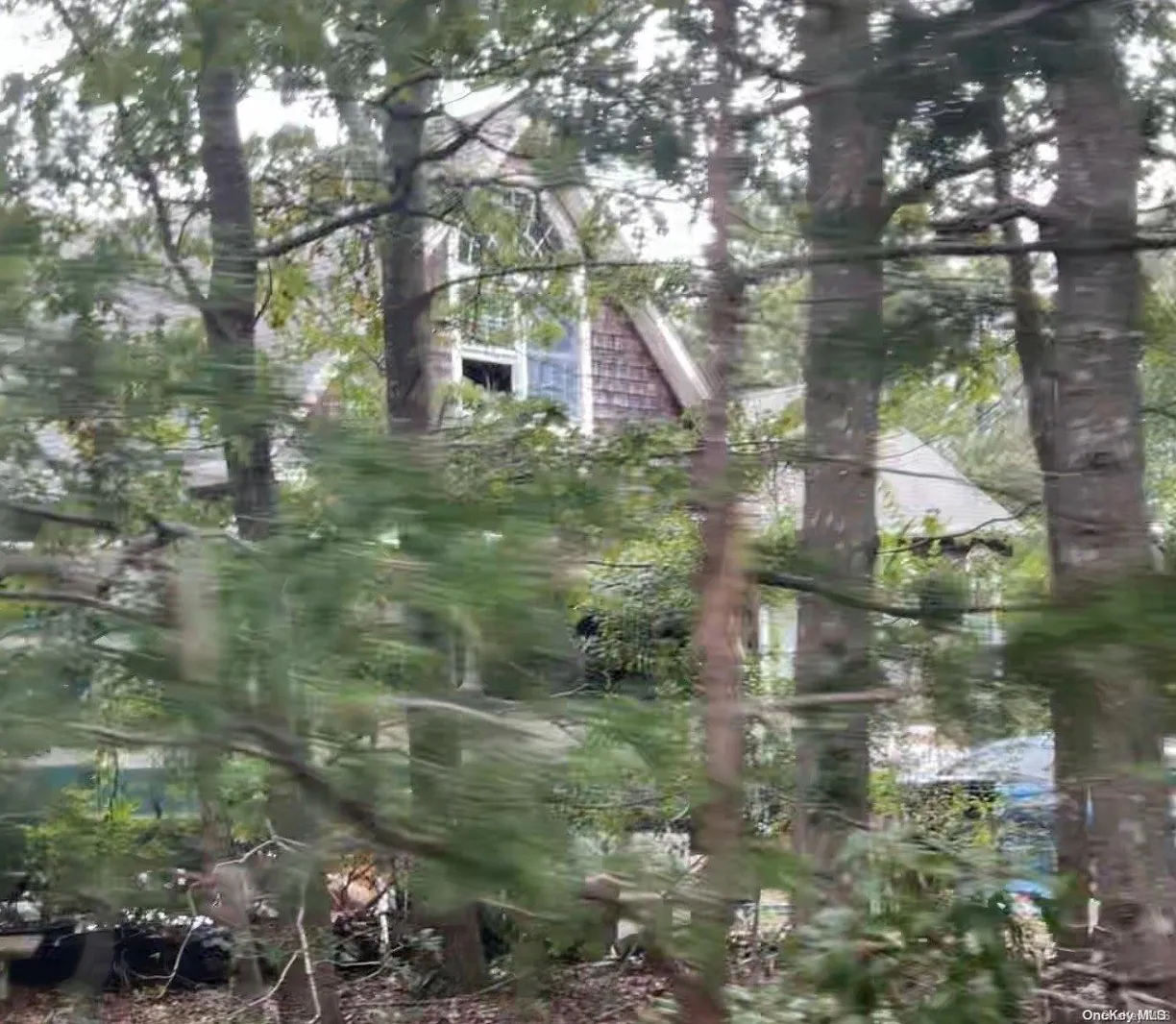 The Hamptons Real Estate | View 138 Maggie Drive | 4 Beds, 3 Baths