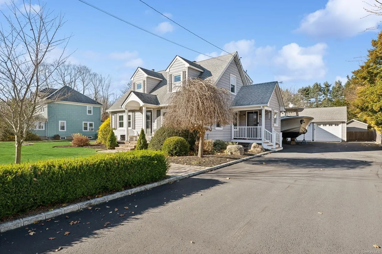 The Hamptons Real Estate | View 790 Peconic Bay Boulevard | Listing