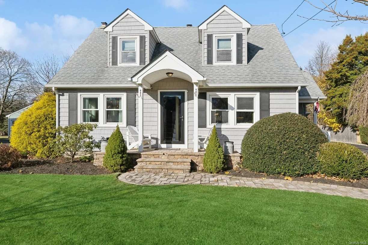 The Hamptons Real Estate | View 790 Peconic Bay Boulevard | 4 Beds, 3 Baths