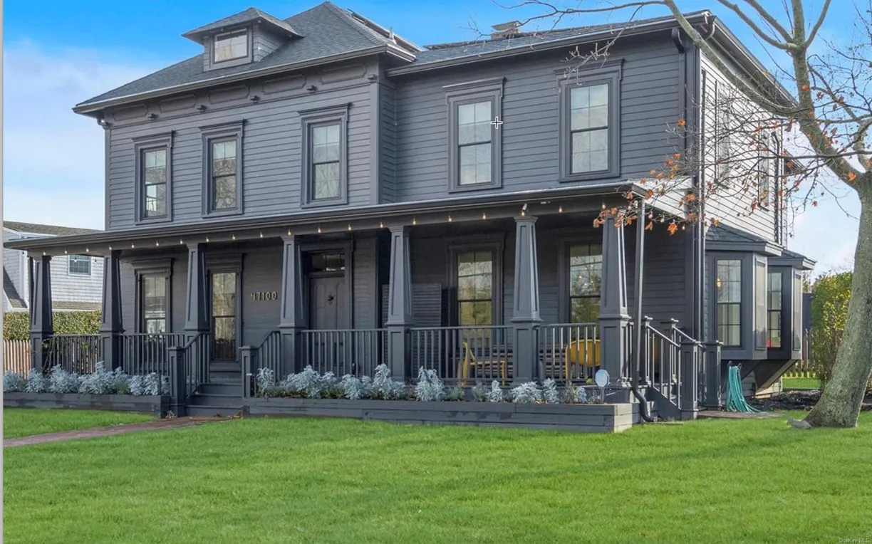 The Hamptons Real Estate | View 47100 Route 25 | 6 Beds, 5 Baths