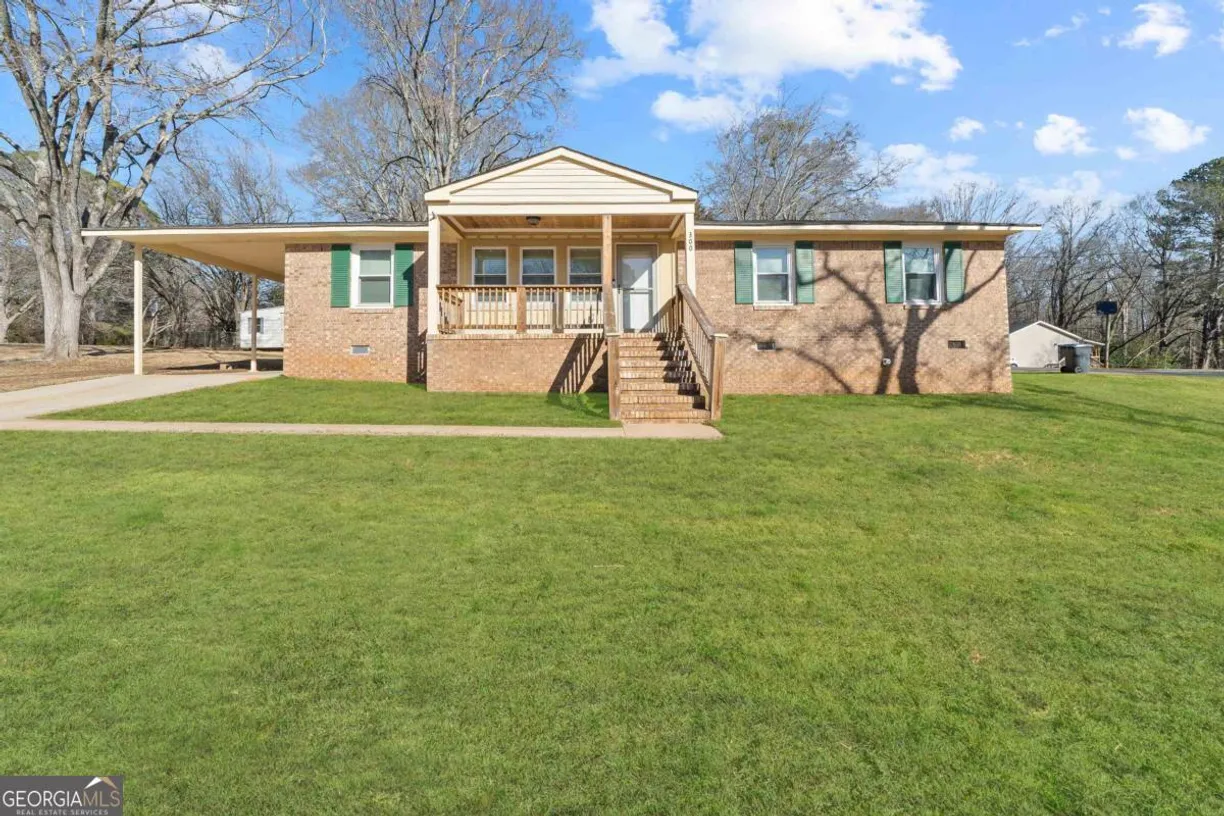 Athens, GA Real Estate | View 300 Oak Way | 3 Beds, 2 Baths