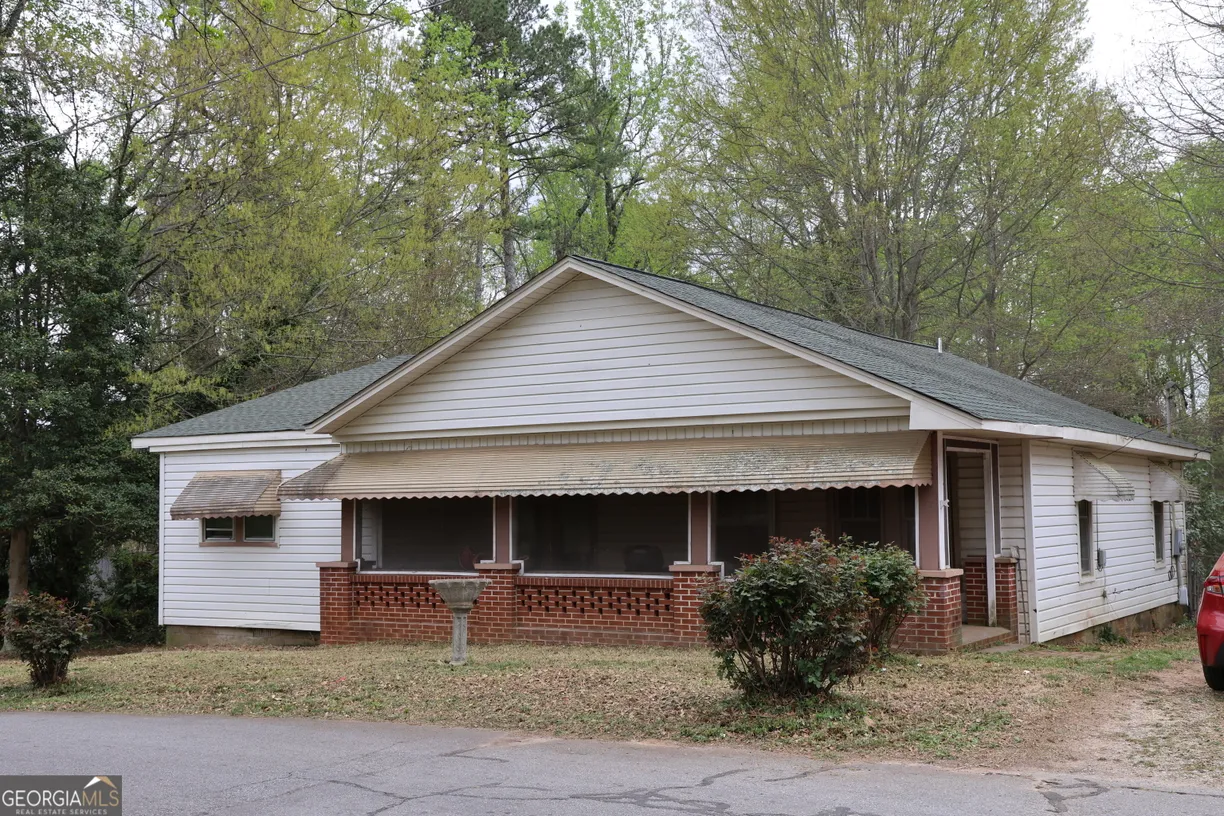 Athens, GA Real Estate | View 302 Circle Drive | 3 Beds, 2 Baths