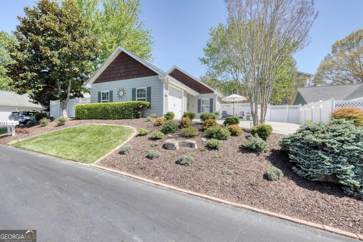 Athens, GA Real Estate | View 408 Longview Circle | 2 Beds, 2 Baths