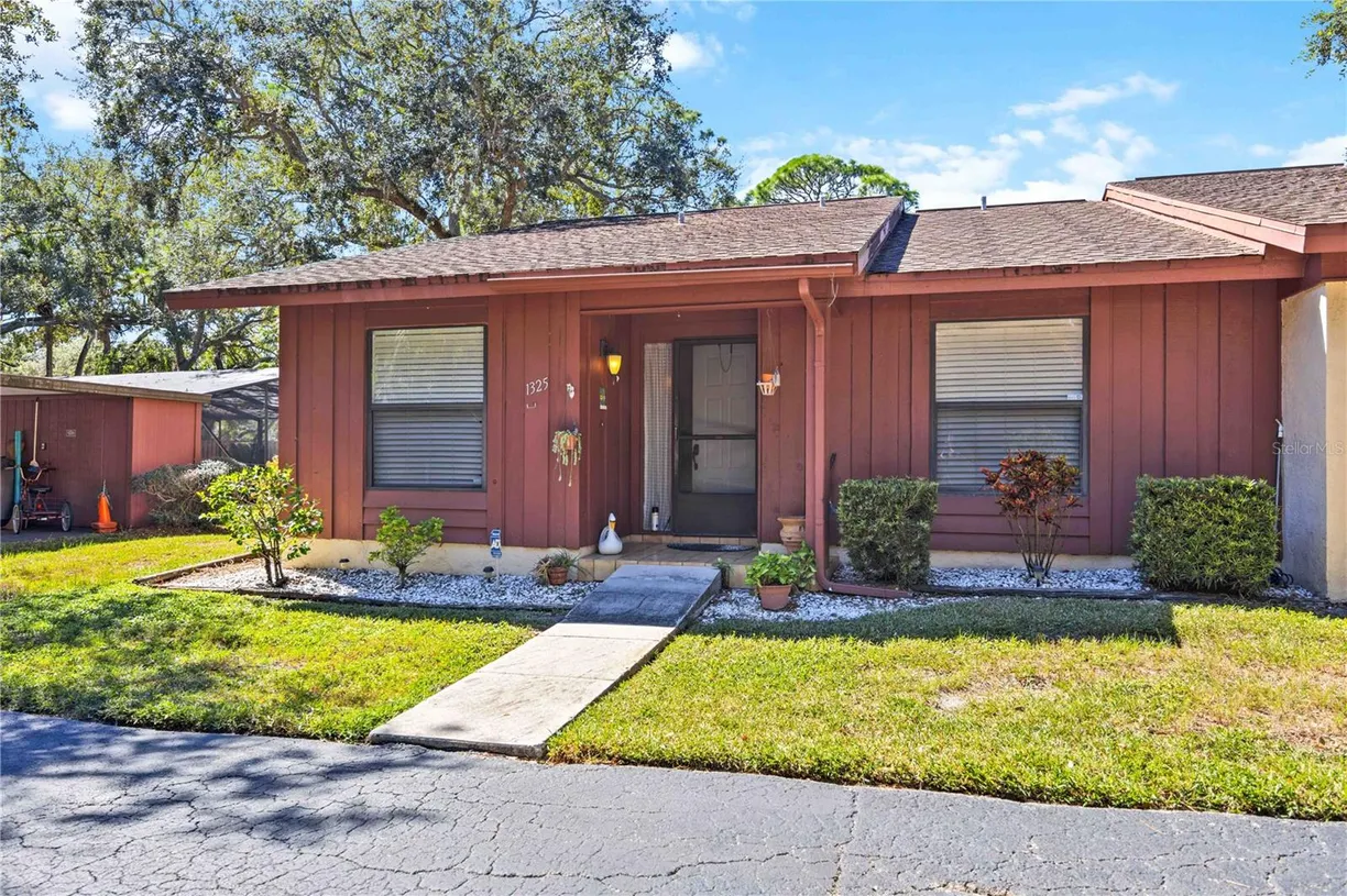 Sarasota/St. Petersburg Real Estate | View 1325 BANCHORY LN LANE, 7 | 2 Beds, 2 Baths