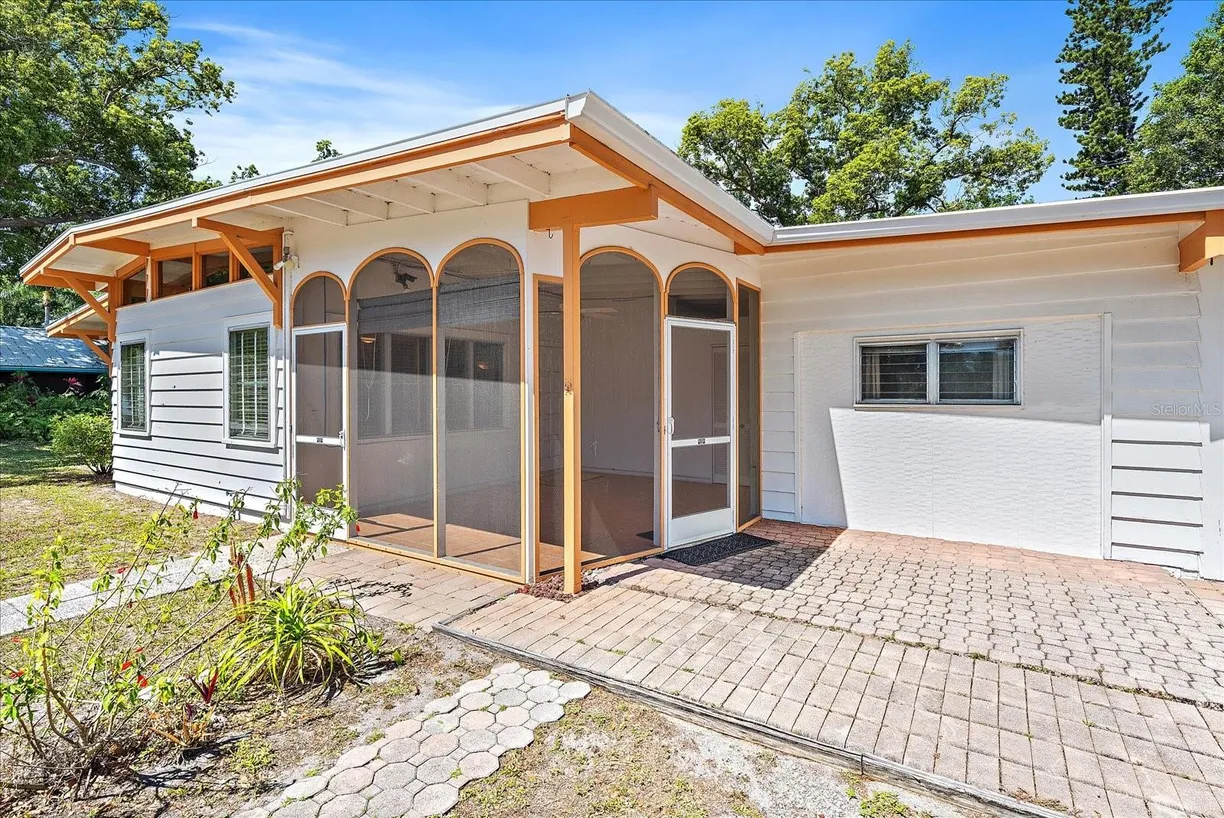 Sarasota/St. Petersburg Real Estate | View 1030 CHARLOTTE AVENUE | 3 Beds, 1 Bath